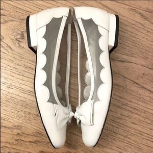 VANELI WHITE LEATHER FLATS.  NEW